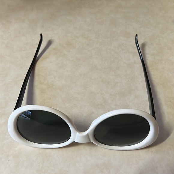 Vintage Adrienne Vittadini Sunglasses - Picture 4 of 8